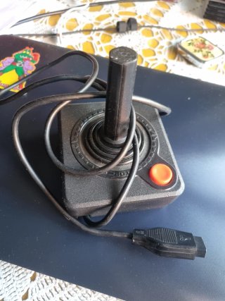 Sinclair ZX Spectrum + Joysticks y Juegos