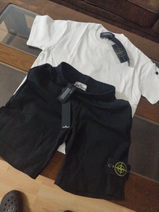 Conjunto Stone Island Camiseta y Pantalón Corto.