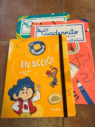 Tres Cuadernos para niños en catalán y en español