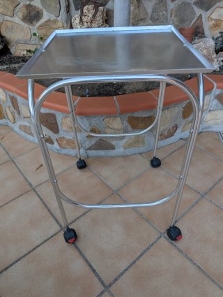 Mesa en aluminio para jaulas
