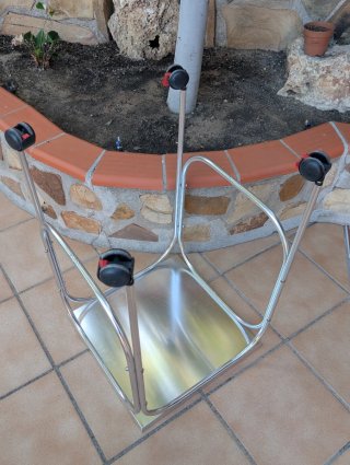 Mesa en aluminio para jaulas