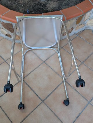 Mesa en aluminio para jaulas