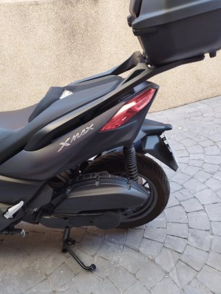 Yamaha XMAX de 125 Negra mate