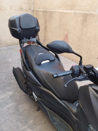 Yamaha XMAX de 125 Negra mate