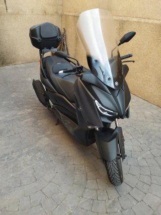 Yamaha XMAX de 125 Negra mate