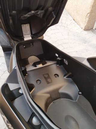 Yamaha XMAX de 125 Negra mate