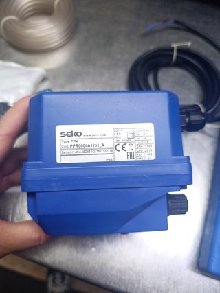 Bomba dosificadora azul