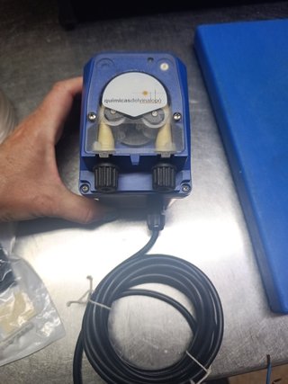 Bomba dosificadora azul