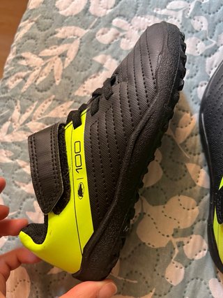 Zapatillas de fútbol infantiles talla 28