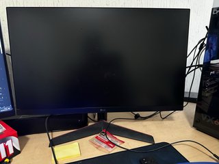 LG UltraGear 24GN600 24” IPS 144Hz Full HD + Caja