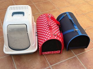 Transportín y arenero para mascotas