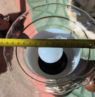 Lámpara de madera con tulipas de cristal