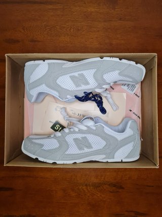 Miu Miu x New Balance Zapatillas Grises Blancas