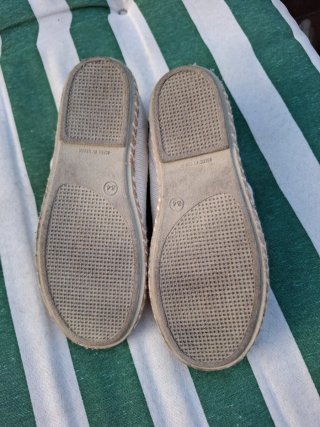 Zapatillas beige y blancas talla 34