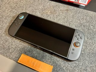 Nintendo Switch 2 con caja y accesorios.Como nueva