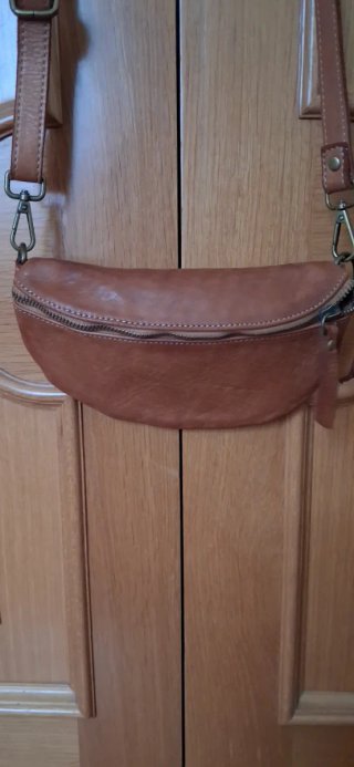 Bolso riñonera de cuero vacuno RECUIR