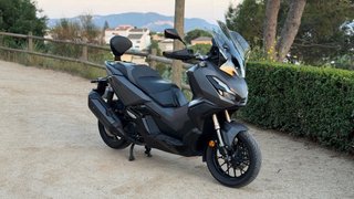 Honda ADV 350 Negra/Gris