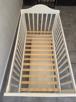 Cuna de colecho de madera blanca con cajón