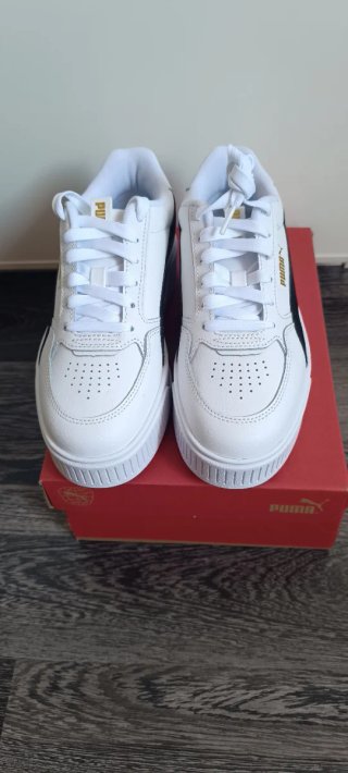 Zapatillas Puma Blancas y Negras