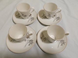 Lote 4 Tazas y 6 platos de porcelana Bidasoa