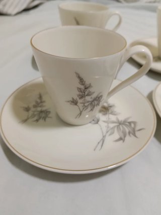 Lote 4 Tazas y 6 platos de porcelana Bidasoa