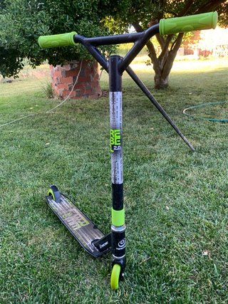 Patinete freestyle verde y negro