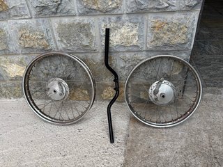 Llantas y manillar de moto