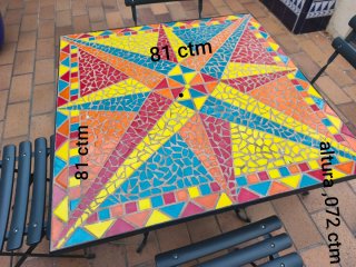 Mesa mosaico y 4 sillas de metal