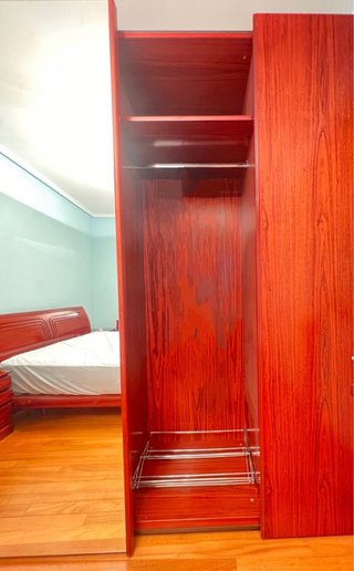 Armario de madera con gran capacidad