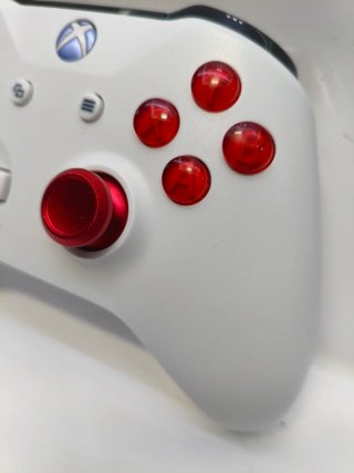 Controller Xbox One bianco e rosso