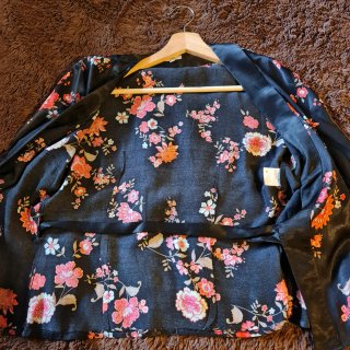 Camisa floral cruzada negra talla 40