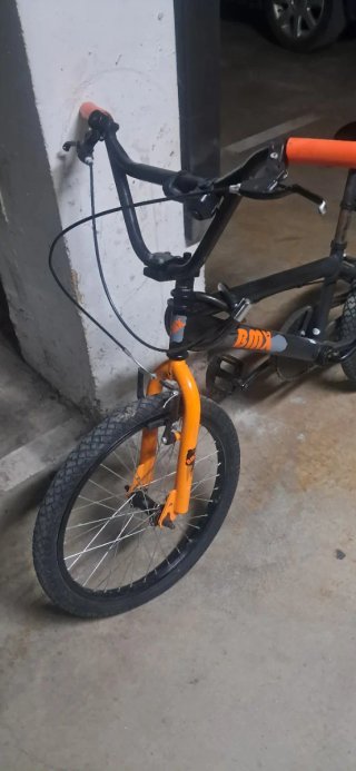 Bicicleta BMX Naranja y Negra