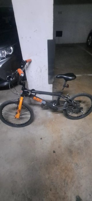 Bicicleta BMX Naranja y Negra