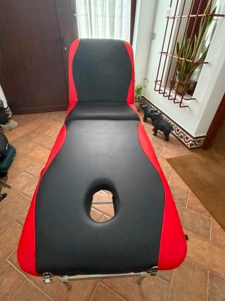 CAMILLA PLEGABLE. NEGRA Y ROJA. EN PERFECTO ESTADO