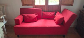 Sofá cama rojo de tela