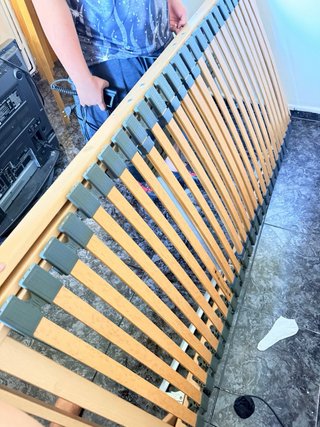 Cama articulada de madera y plástico