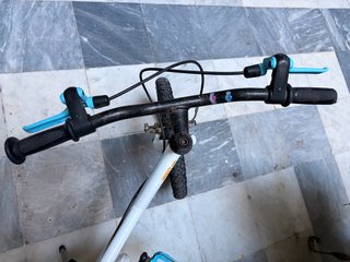 Bicicleta Infantil B-Twin Blanca y Azul