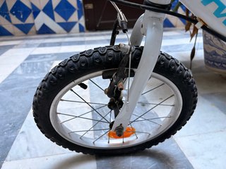 Bicicleta Infantil B-Twin Blanca y Azul