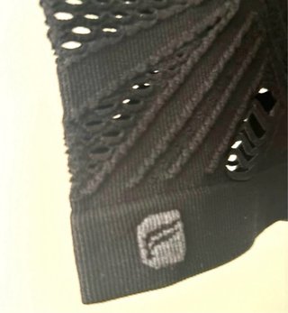 Camiseta Fabletics Negra Espalda Nadadora Encaje S