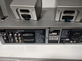 Combo Samsung VHS DVD y altavoces