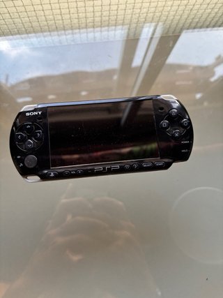 Sony PSP 3000 Negra + Cargador