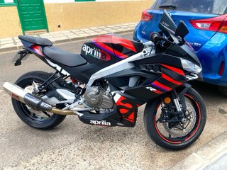 Aprilia 457rs Moto Deportiva Negra y Roja