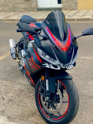 Aprilia 457rs Moto Deportiva Negra y Roja