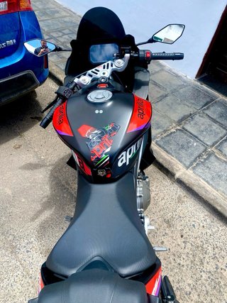 Aprilia 457rs Moto Deportiva Negra y Roja