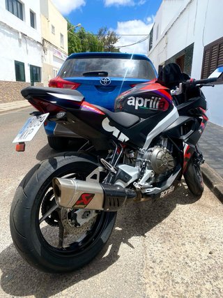 Aprilia 457rs Moto Deportiva Negra y Roja