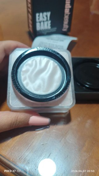 Huda Beauty Easy Bake Polvos Selladores nuevos