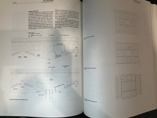 Construir La Arquitectura del Material En Bruto...