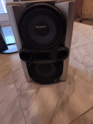 Altavoces Sony Negros y Plateados