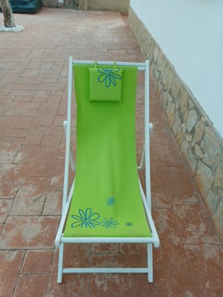 Tumbona plegable de madera y tela