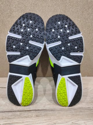Nike air Huarache drift Negro volt 43